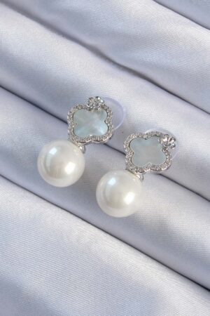 Pirinç Gümüş Renk Zirkon Taşlı Minimal Çiçek Tasarımlı Kadın Küpe - Lisinya