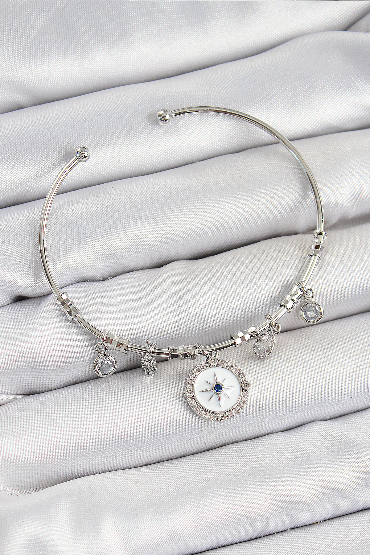 Pirinç Zirkon Taşlı Pusula Model Gümüş Renk Charm Bileklik - Lisinya